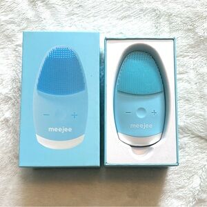 New Meejee Facial Cleansing Massager Skincare Device in Blue